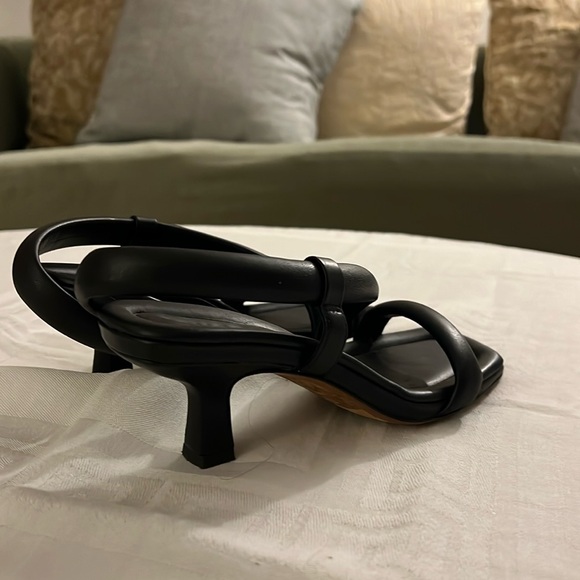 Heels - Picture 4 of 4